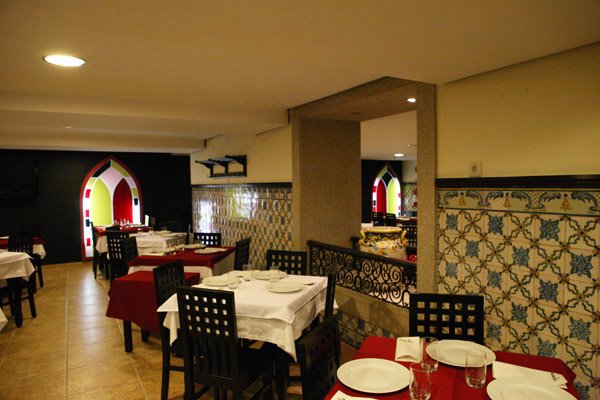Cena en restaurante de Albufeira. Despedidas de soltero en Algarve, Portugal.