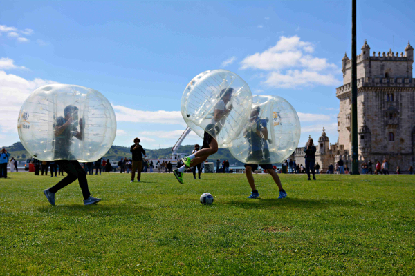 Bubble football en Lisboa. Despedidas de soltero y soltera en Lisboa, Portugal. Actividades divertidas y originales en Portugal